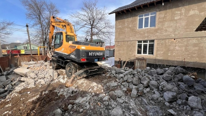 Подрядчики восстановят сорванные крыши в Кызылорде