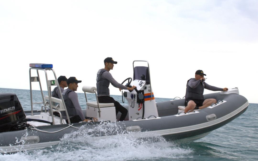 МЧС спасло пятерых подростков в Каспийском море