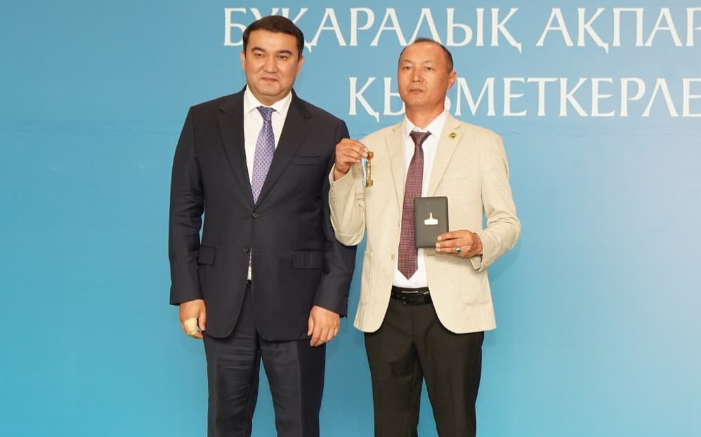 Журналистам Туркестанской области вручили квартиры