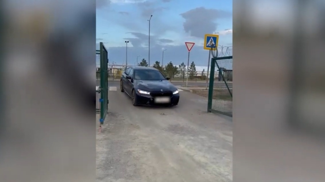 Суд в Астане арестовал водителя BMW на 15 суток