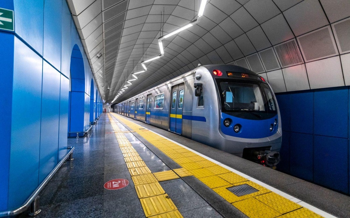 Метро Алматы запретило провоз электросамокатов