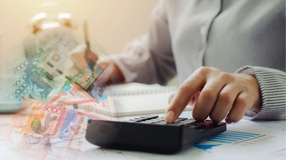 В Шымкенте наказали двух сотрудников налоговых органов
