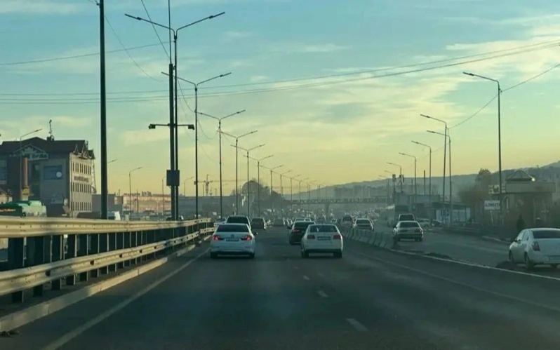 Полиция задержала двух водителей после гонки на трассе
