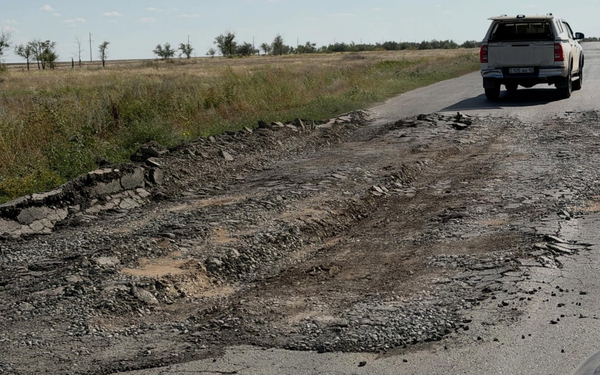 Недавно отремонтированная трасса начала разрушаться в ЗКО