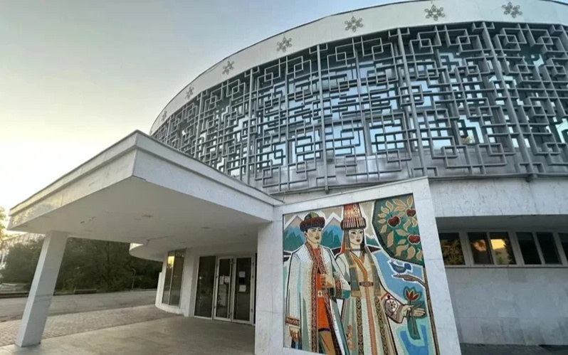 Акимат Алматы приостановил ремонт «Жас Отау»