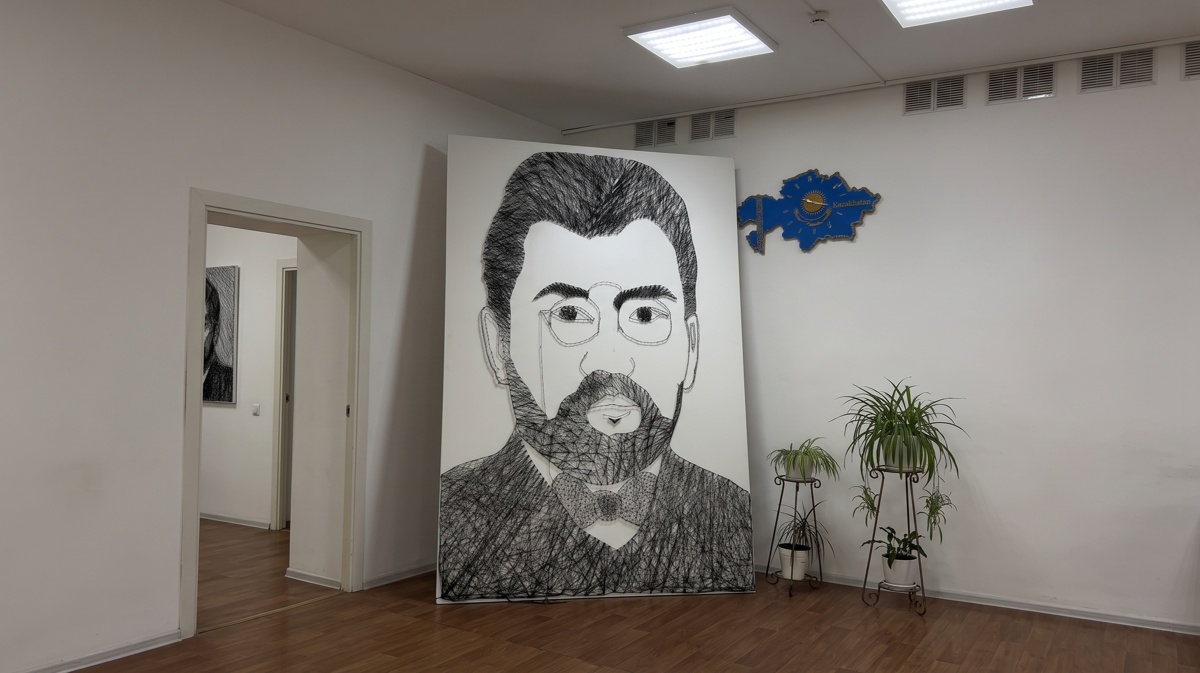 Педагоги Астаны создали портрет Байтурсынова