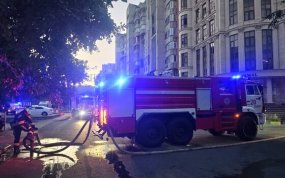 В Алматы при пожаре в многоэтажке спасли 10 человек