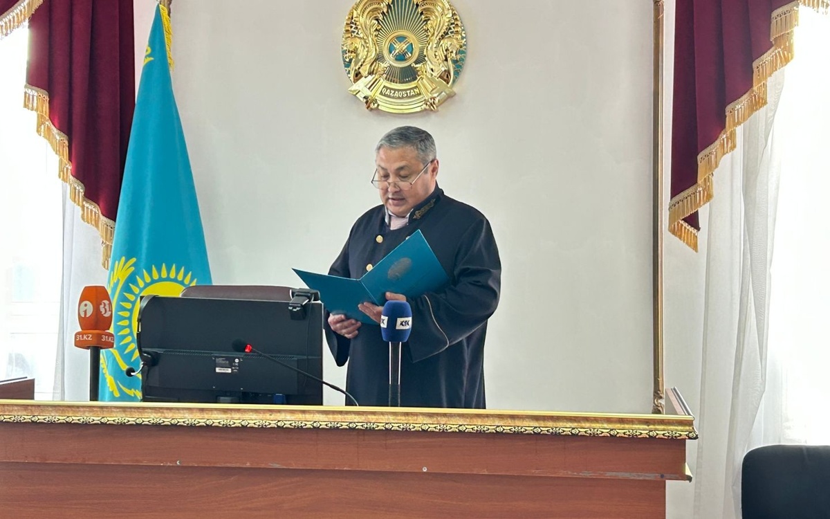 Суд в Актобе прекратил дело школьника о нападении на семью